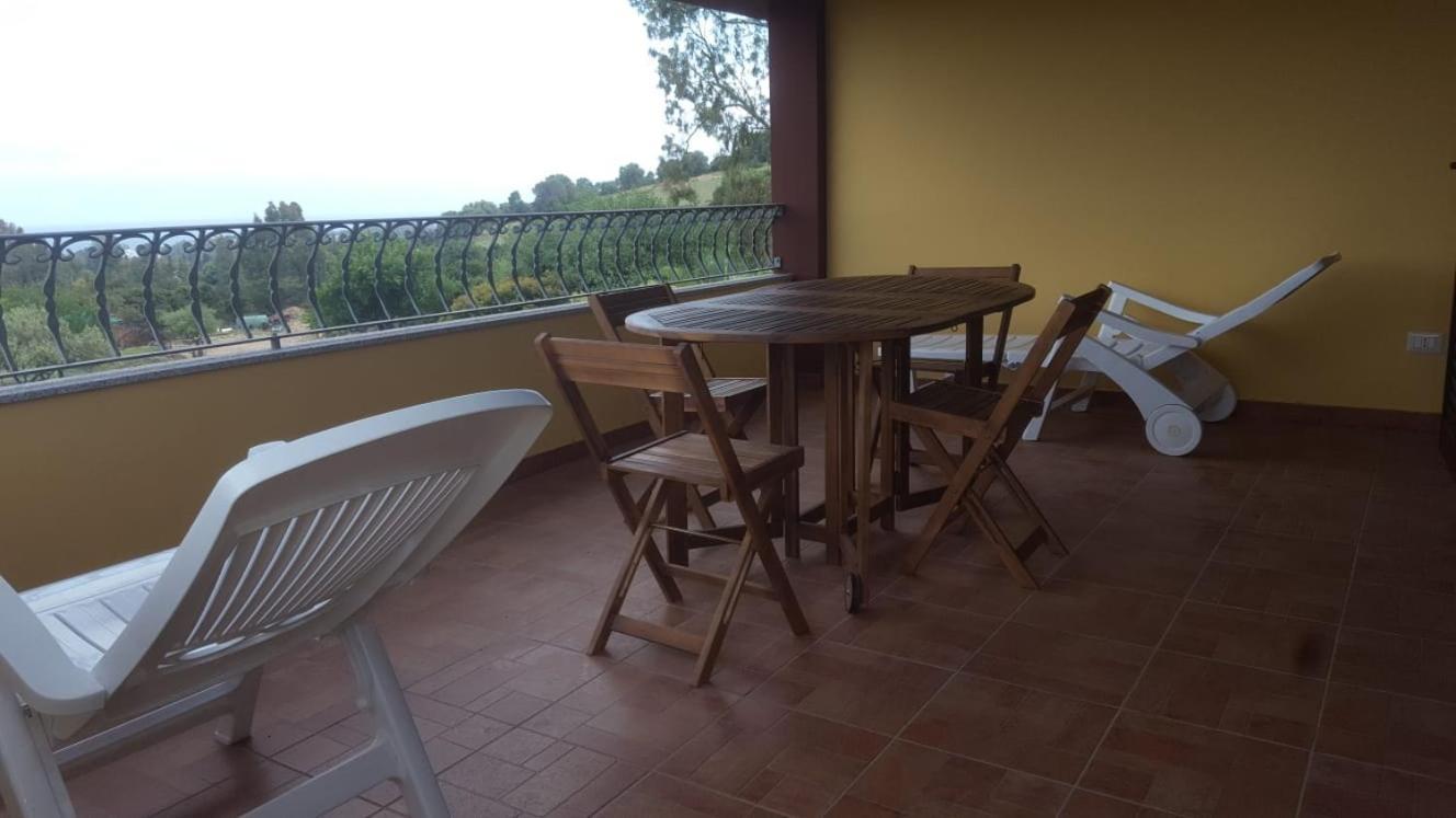 Appartamento In Splendido E Riservato Villaggio, Marina Di Тертения Экстерьер фото